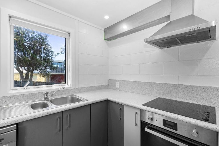 Photo of property in 128 Akaroa Drive, Maupuia, Wellington, 6022