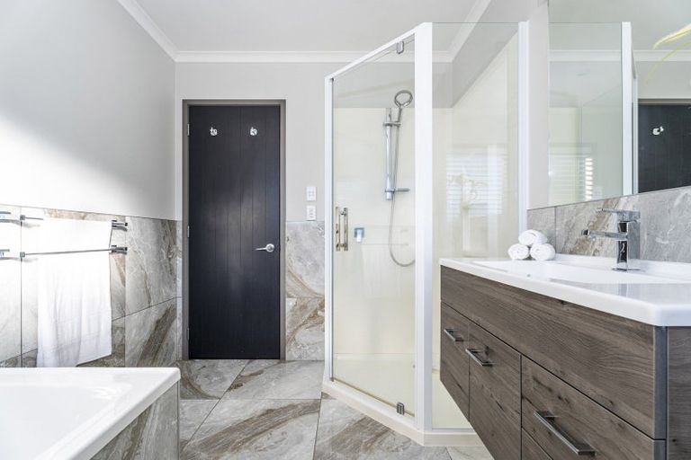 Photo of property in 2 Oscar Place, Whitianga, 3510