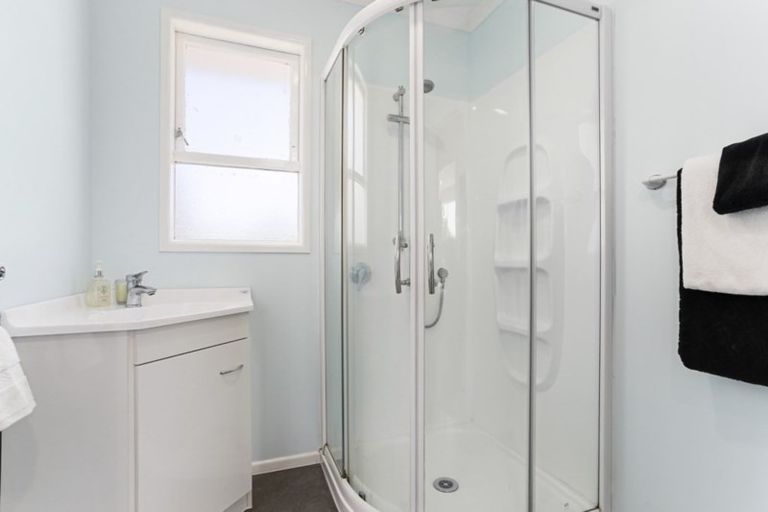 Photo of property in 68 Wallace Road, Mangere Bridge, Auckland, 2022