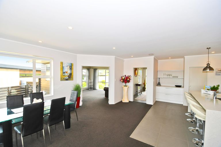 Photo of property in 12 Laly Haddon Place, Matakana, Warkworth, 0985