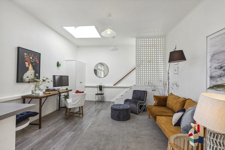 Photo of property in 75 Karepa Street, Brooklyn, Wellington, 6021