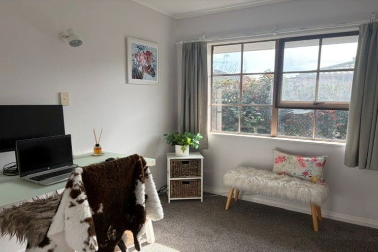 Photo of property in 16 Richmond Avenue, Waikanae, 5036