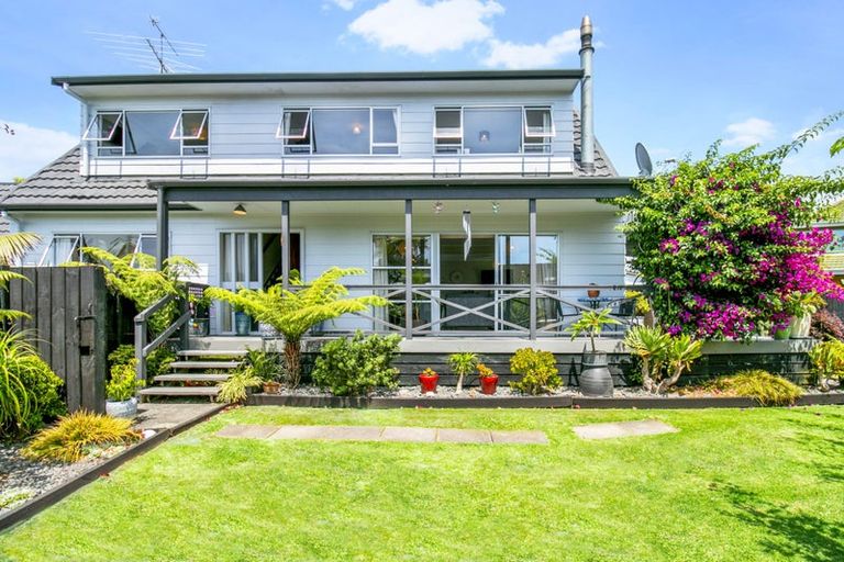 Photo of property in 2 Titiwai Place, Birkenhead, Auckland, 0626
