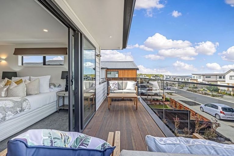 Photo of property in 2 Headsail Drive, Long Bay, Auckland, 0630