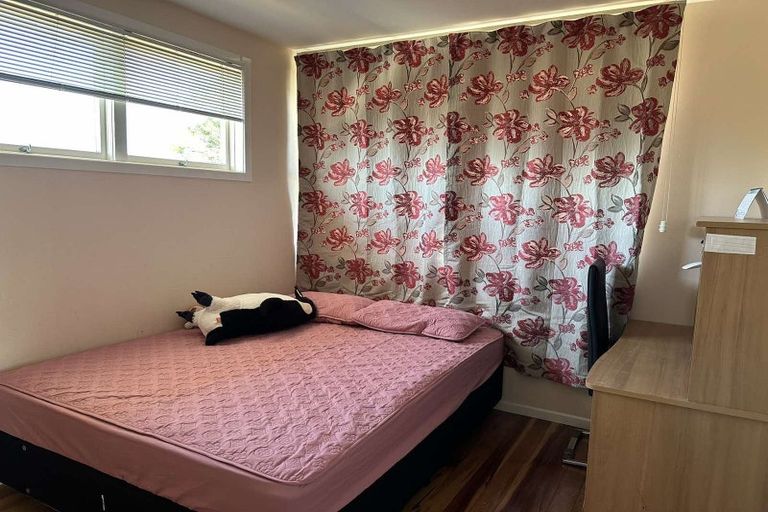 Photo of property in 1/166 Onewa Road, Northcote, Auckland, 0627