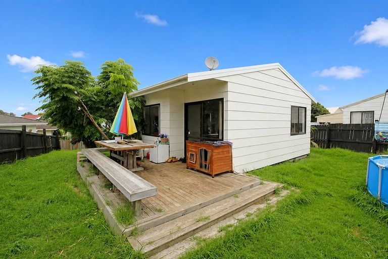 Photo of property in 2/38 Maplesden Drive, Clendon Park, Auckland, 2103