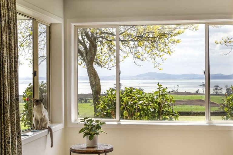 Photo of property in 2247 South Head Road, South Head, Helensville, 0874