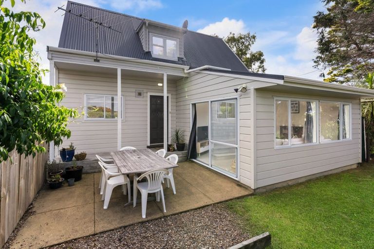 Photo of property in 21 Zealandia Road, Manly, Whangaparaoa, 0930