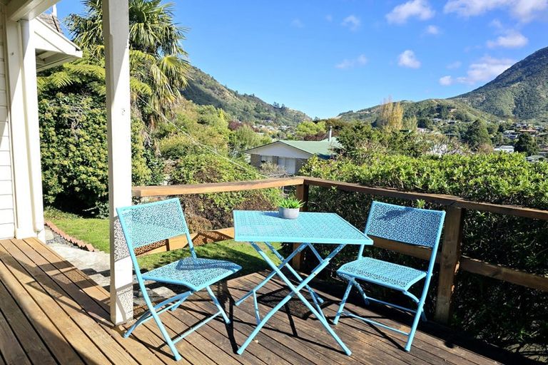 Photo of property in 125 Wellington Street, Picton, 7220