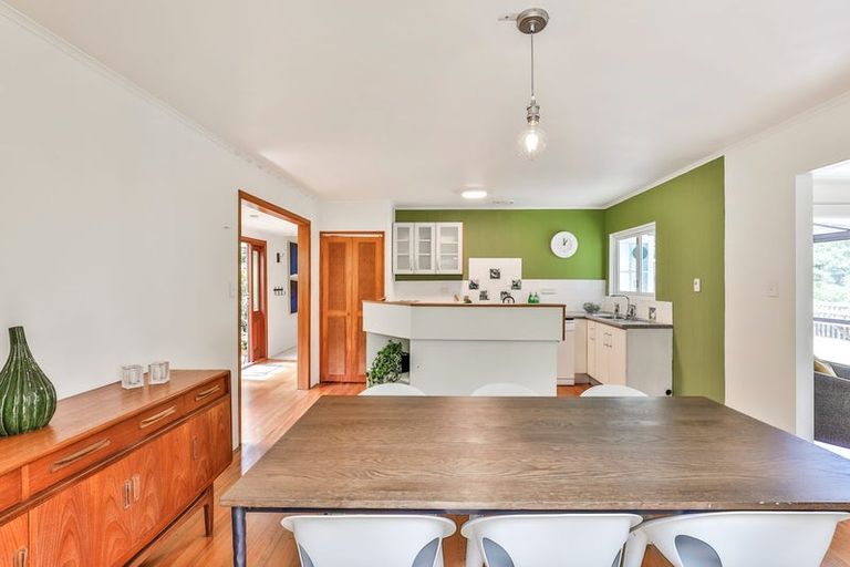 Photo of property in 37 York Road, Titirangi, Auckland, 0604