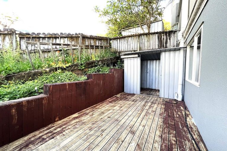 Photo of property in 7 Mcfetridge Place, Hillcrest, Auckland, 0627