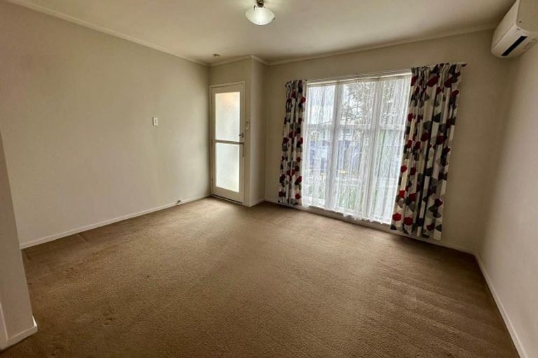 Photo of property in 37 Spence Road, Henderson, Auckland, 0612