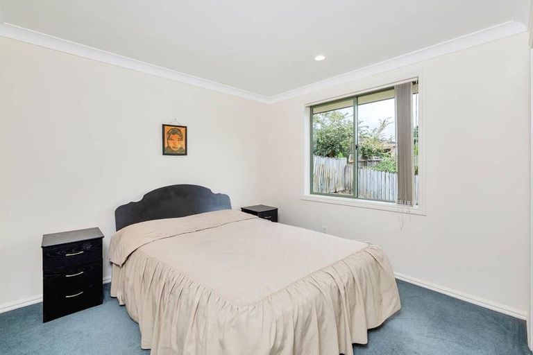 Photo of property in 12 Parkcrest Drive, Henderson, Auckland, 0612