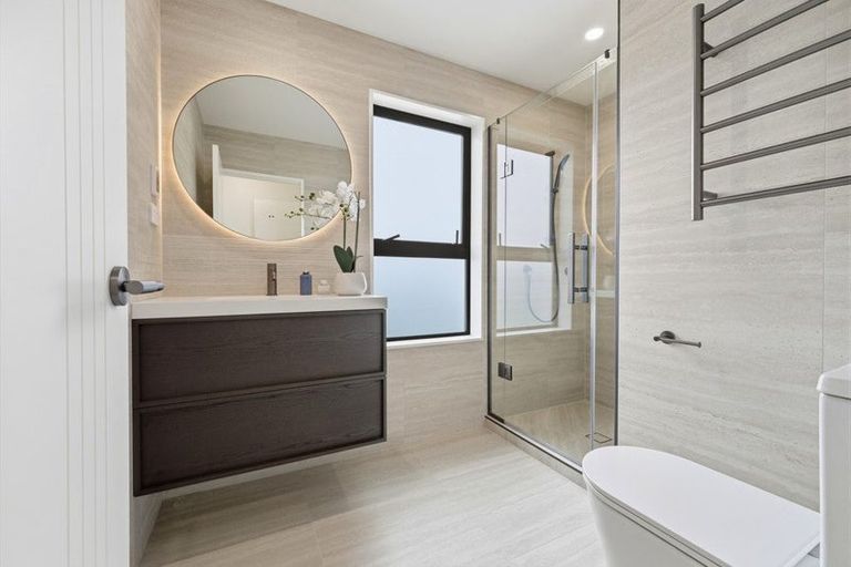 Photo of property in 8d Stanley Avenue, Milford, Auckland, 0620