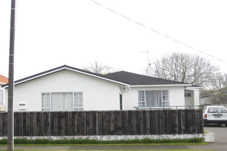 Photo of property in 20 Waimea Street, Westown, New Plymouth, 4310