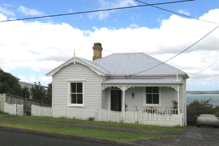 Photo of property in 70 Palmerston Road, Birkenhead, Auckland, 0626