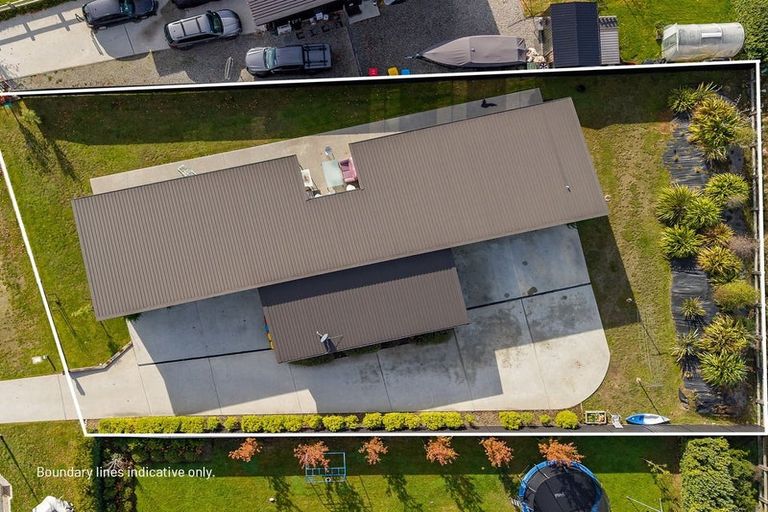 Photo of property in 19 Kingfisher Crescent, Albert Town, Wanaka, 9305