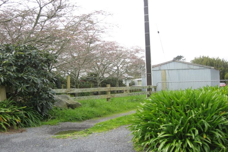 Photo of property in 19 Old Road, Lepperton, New Plymouth, 4373