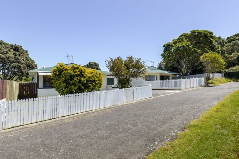 Photo of property in 5a Tahurangi Place, Spotswood, New Plymouth, 4310