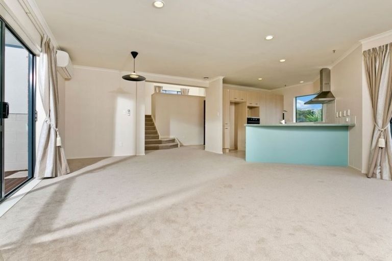 Photo of property in 16 Phoebe Meikle Place, Torbay, Auckland, 0630