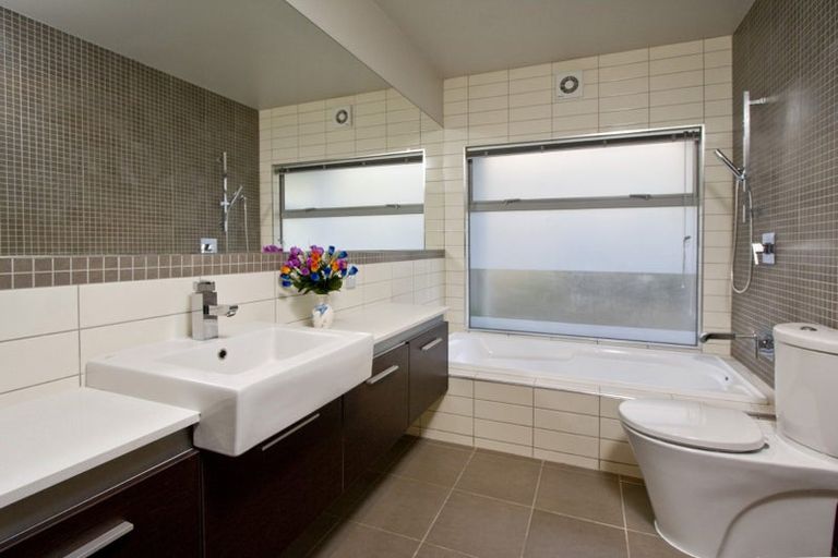 Photo of property in 3 Harrowglen Drive, Northcross, Auckland, 0632