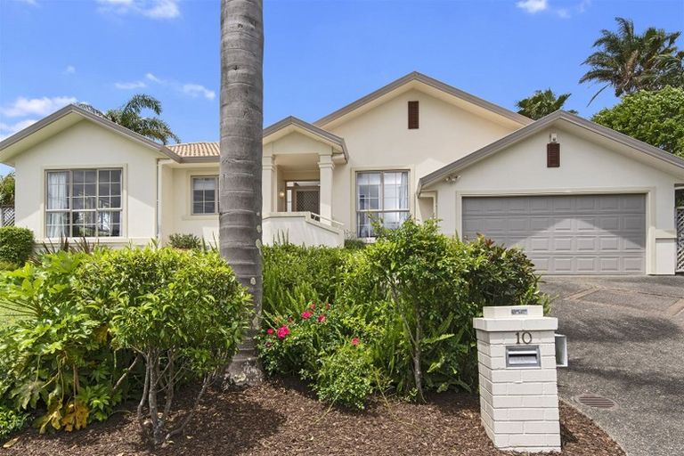 Photo of property in 10 Westminster Gardens, Unsworth Heights, Auckland, 0632