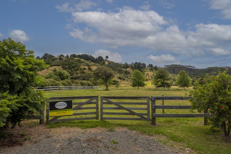 Photo of property in 8 White Rocks Rise, Kuaotunu, Whitianga, 3592