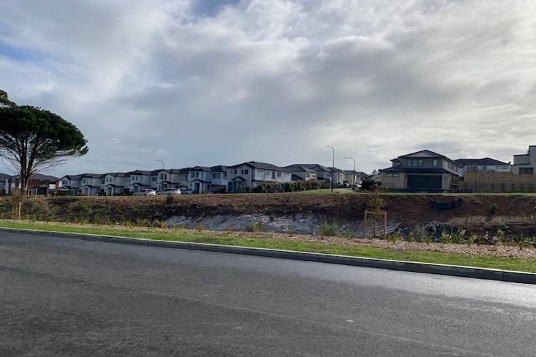 Photo of property in 20 Karoro Road, One Tree Point, 0118