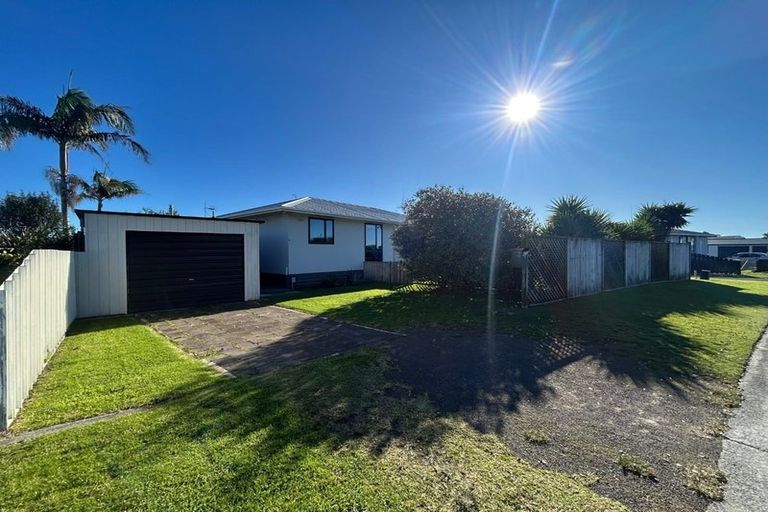 Photo of property in 5 Longstead Avenue, Papamoa Beach, Papamoa, 3118