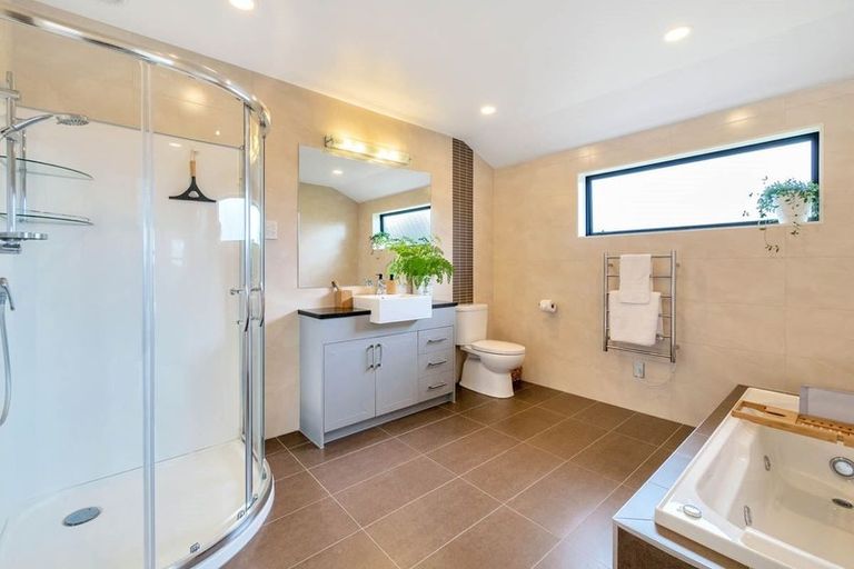 Photo of property in 15 Leafield Crescent, Henderson, Auckland, 0612