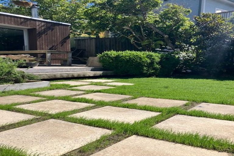 Photo of property in 133 Northland Road, Northland, Wellington, 6012