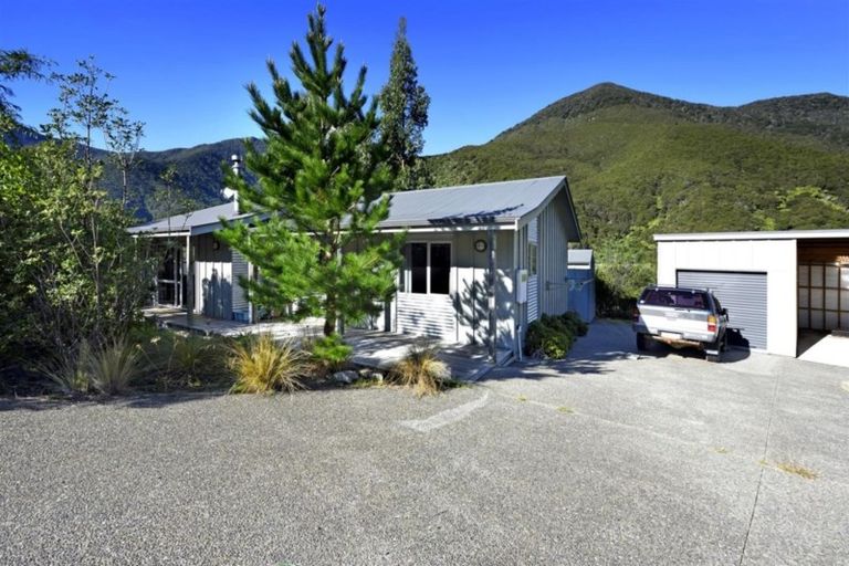 Photo of property in 11 Kaimiko Place, Okiwi Bay, French Pass, 7193