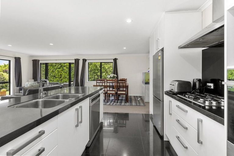 Photo of property in 24 Ships Cove, Whitby, Porirua, 5024