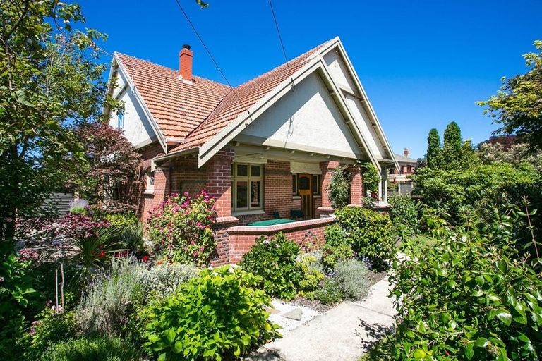 Photo of property in 239 Bay View Road, Saint Clair, Dunedin, 9012