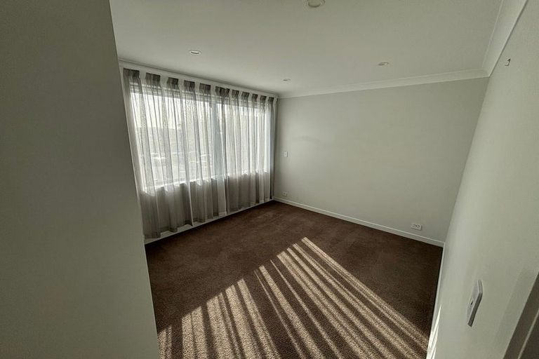 Photo of property in 10 Rauriki Lane, Rosehill, Papakura, 2113