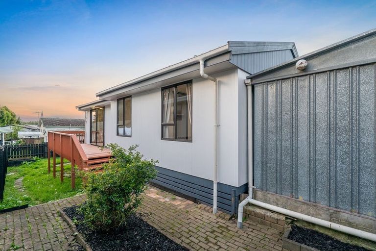 Photo of property in 1/9 Kimdale Place, Totara Heights, Auckland, 2105