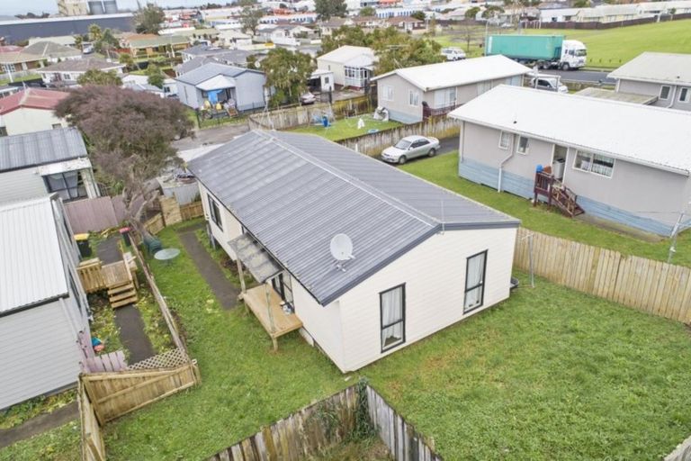 Photo of property in 2/140 Shifnal Drive, Randwick Park, Auckland, 2105