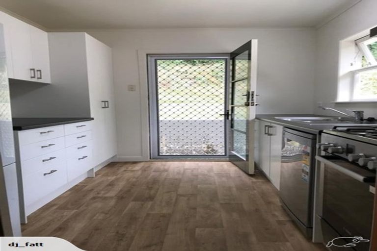 Photo of property in 2/16 Redwood Avenue, Tawa, Wellington, 5028