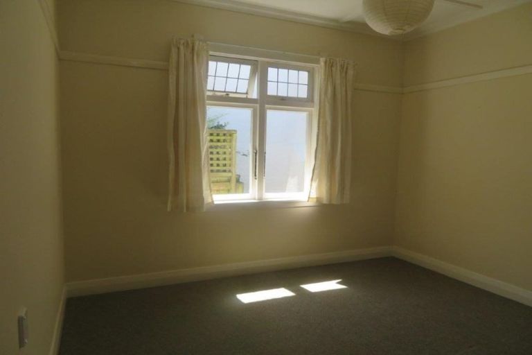 Photo of property in 22 Saint Albans Grove, Woburn, Lower Hutt, 5010