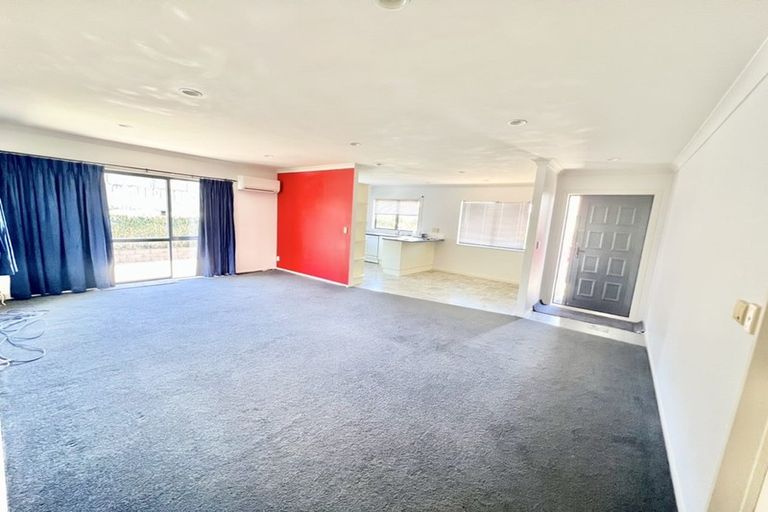 Photo of property in 12 Senator Drive, Manurewa, Auckland, 2105