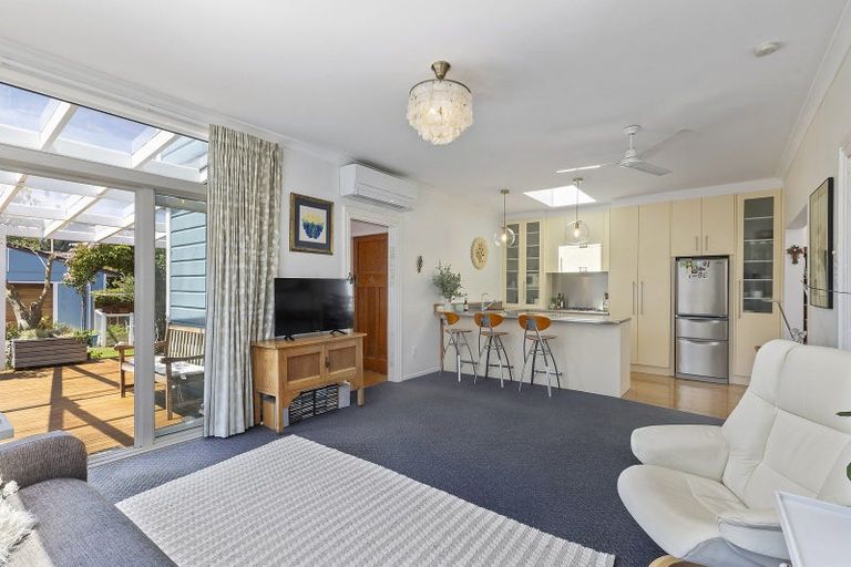 Photo of property in 31 Derwent Street, Island Bay, Wellington, 6023