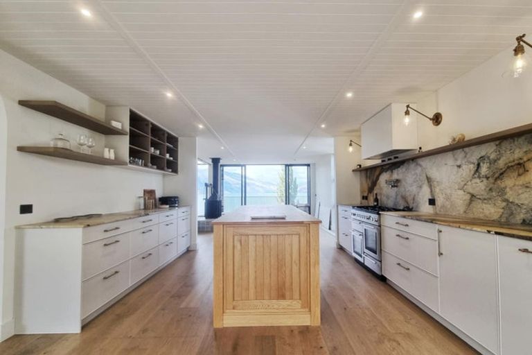 Photo of property in 66 Cedar Drive, Kelvin Heights, Queenstown, 9300