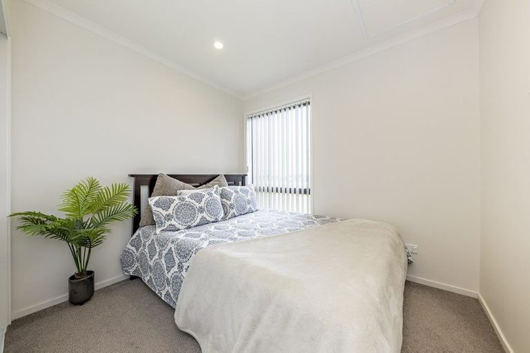 Photo of property in 12 Fermi Lane, Papakura, 2110
