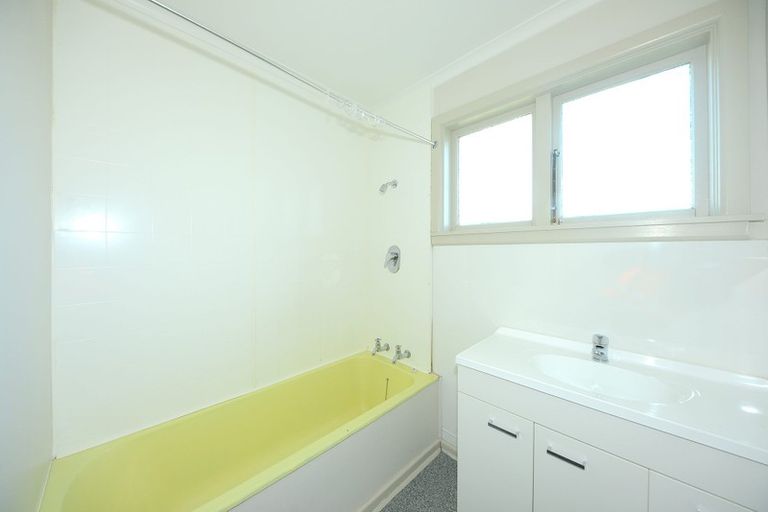 Photo of property in 77 Blighs Road, Strowan, Christchurch, 8052