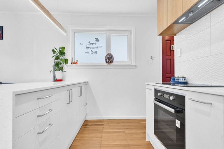 Photo of property in 136 Avonhead Road, Avonhead, Christchurch, 8042