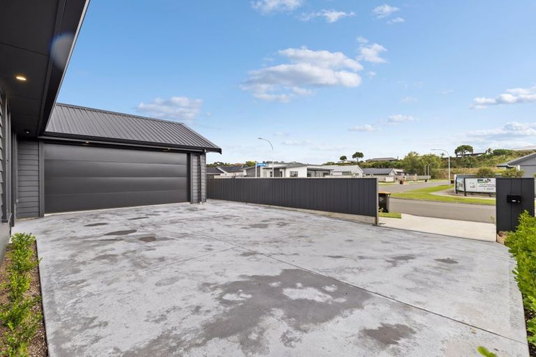 Photo of property in 68 Freedom Drive, Kelvin Grove, Palmerston North, 4414