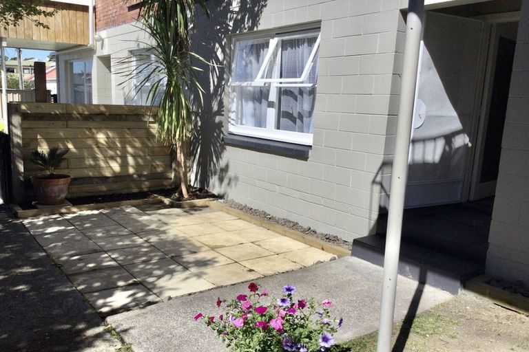 Photo of property in 2/5 Cambria Road, Devonport, Auckland, 0624