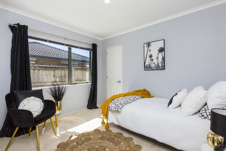 Photo of property in 12 Percy Kinsman Crescent, Riverstone Terraces, Upper Hutt, 5018