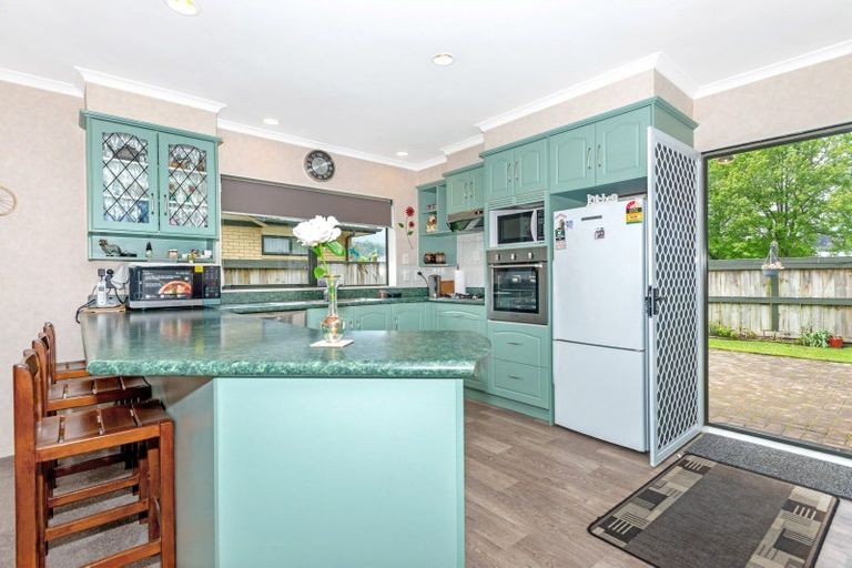 Photo of property in 8 Coulston Place, Riverdale, Gisborne, 4010