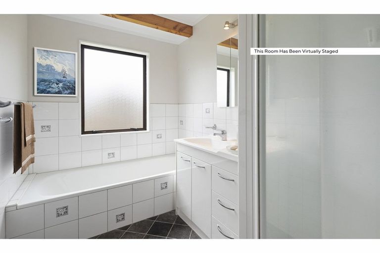 Photo of property in 20 Harbour Crest Drive, Waiuku, 2123